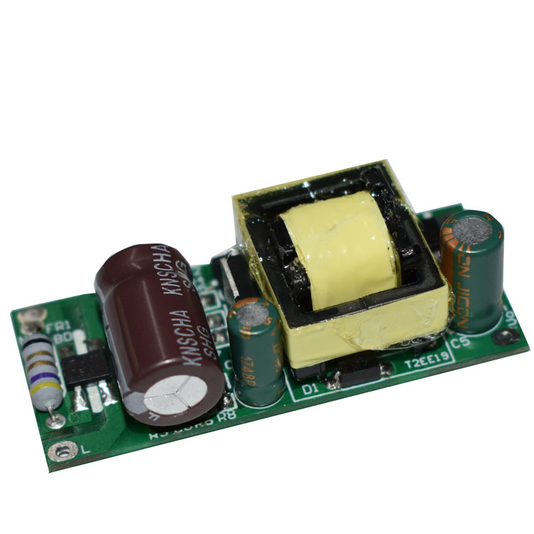Built in LED power supply for bulb spotlight